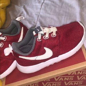 Toddler 9c Nike’s shoes